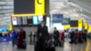 Chaos na Heathrow po tym, jak kolejne państwa zakazują lotów z Wielkiej Brytanii