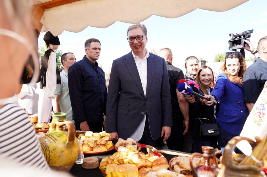 Vučić u Jelašnicu kod Zaječara sa građanima