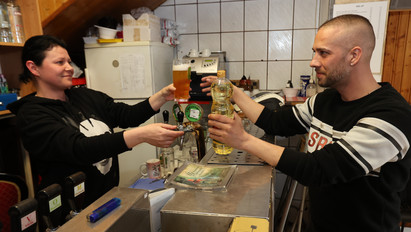 A németeknél már étolajjal lehet fizetni a sörért: nálunk is ez jöhet?!
