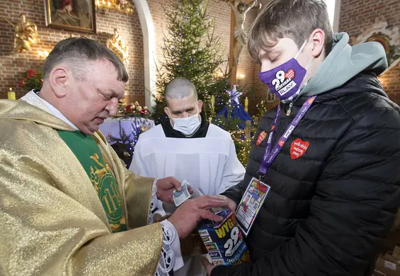 Ksiądz przekazał pieniądze z tacy na WOŚP. "Myślę, że Pan Bóg się za to nie obraził"