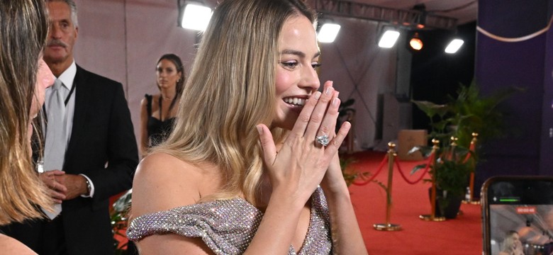 Margot Robbie zaskoczona na gali AACTA w Australii. Otrzymała nietypowy prezent