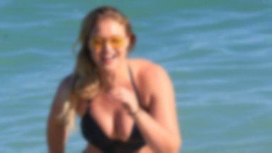 Iskra Lawrence pozuje w bikini. Co za ciało!