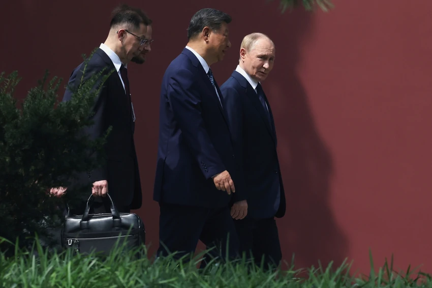 Oko Putina ljudi sa neprobojnim aktovkama
