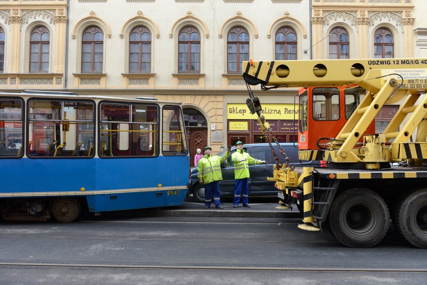 Wykolejenie tramwaju MPK linii 4 na ul. Krupniczej we Wrocławiu