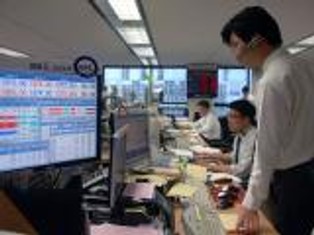 Po próbie atomowej spadki w Seulu