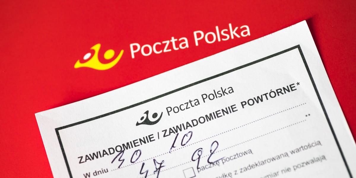 Poczta Polska ograniczyła liczbę klientów przebywających naraz w placówkach. Wprowadza też nowe procedury w związku z epidemią koronawirusa w Polsce. 