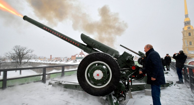 Russian President Vladimir Putin shoots a fortress cannon