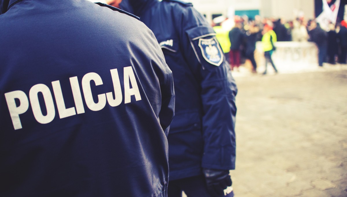W odpowiedzi Jarosław Szymczyk, komendant główny policji, wskazał, że funkcjonariusze w strefie przeznaczonej dla reporterów i operatorów kamer mieli za zadanie rejestrowanie i obserwowanie wydarzeń na trybunach