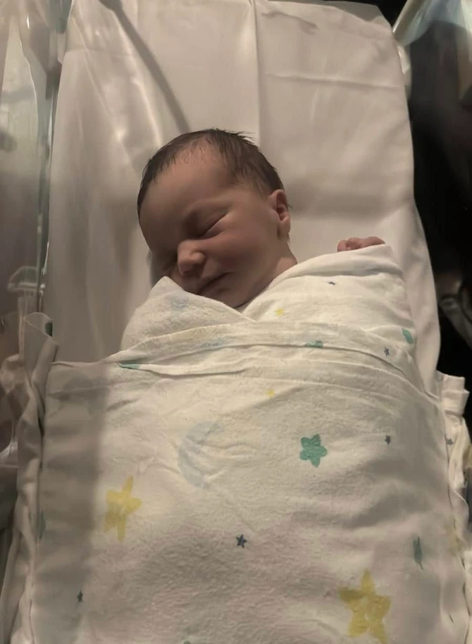 Hati je rodila zdravu devojčicu tešku oko 2,9 kilograma