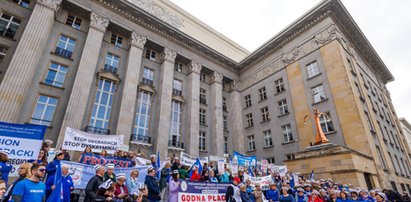 Protest pielęgniarek i położonych w Katowicach