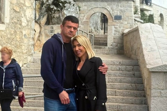 JOVANA JEREMIĆ RAZMENJUJE NEŽNOSTI SA TIGROM NA OSTROGU! Posetila svetinju pa otkrila kroz kakvu je agoniju prošla: "Pre godinu dana sam ležala na kamenu tvog dvorišta"