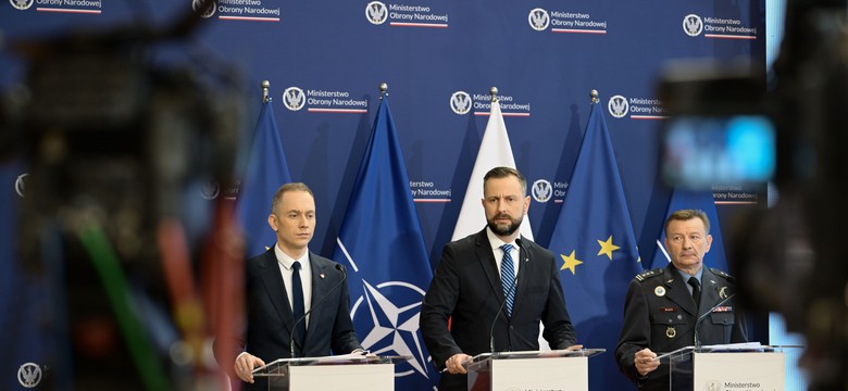 Tajemnicze spotkania Macierewicza, zmienione ekspertyzy... MON przedstawia wstrząsający raport o podkomisji smoleńskiej