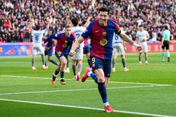 Lewandowski katem Alaves. Szczęsny znów w pierwszym składzie Barcelony [WIDEO]