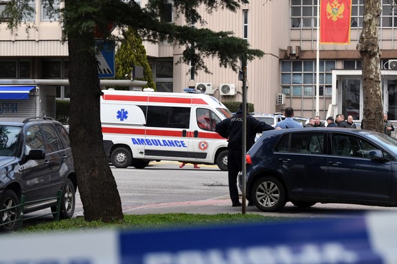 UDARAO MUŠKARCA ČEKIĆEM U GLAVU Uhapšen mladić (25): Nakon kraće svađe usledio brutalni napad