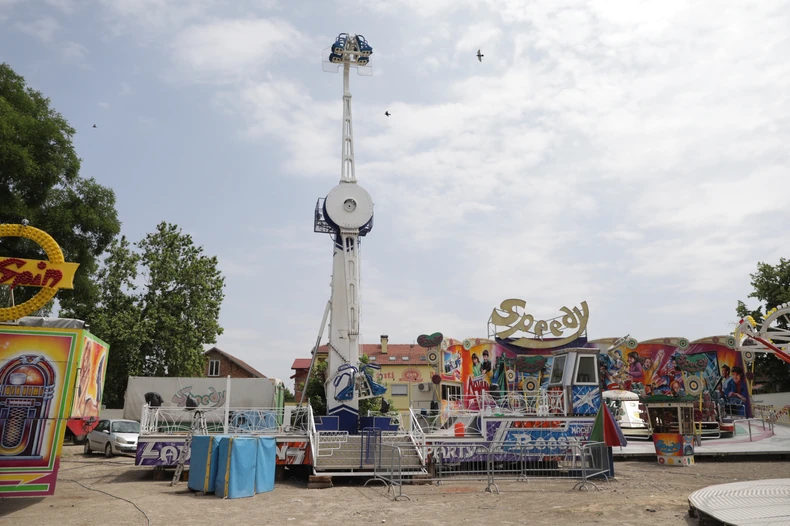 Sprava u luna parku u Inđiji sa koje je devojčica pala