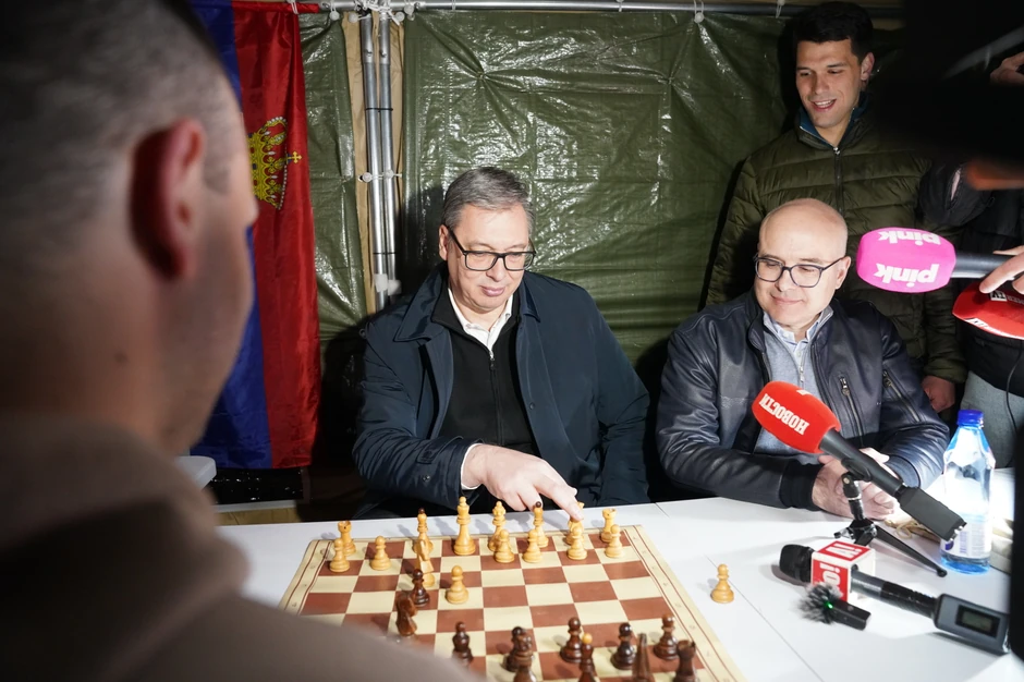 Vučić posetio studente u Pionirskom parku