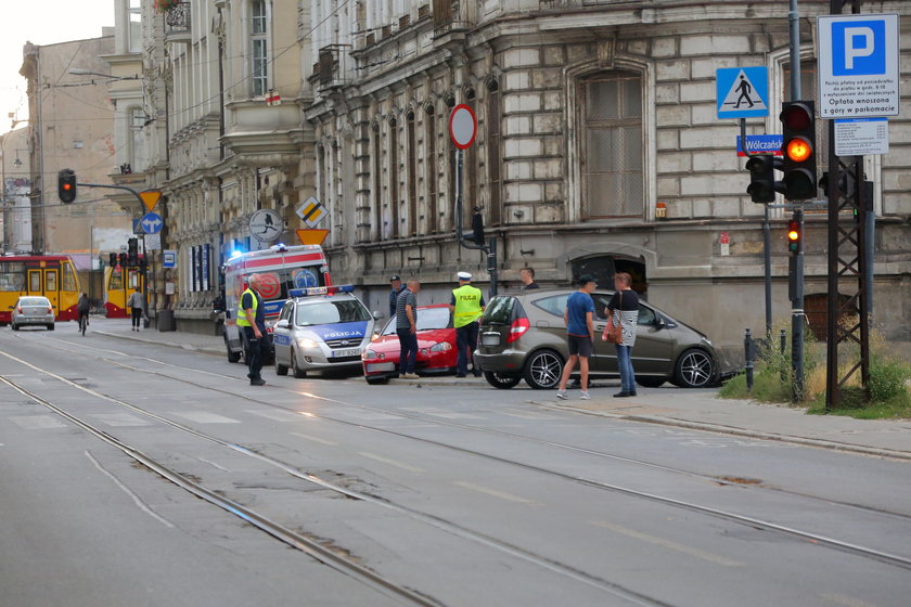 Wypadek na Wólczańskiej w Łodzi. Ranna kobieta trafiła do szpitala