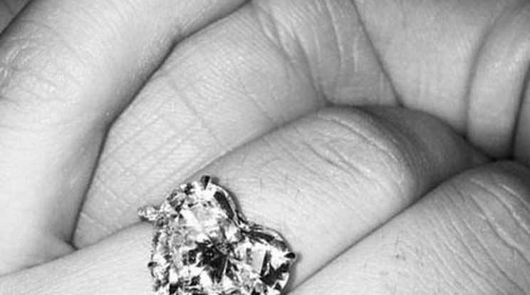 Ilyen hatalmas gyémánttal jegyezték el Lady Gagát