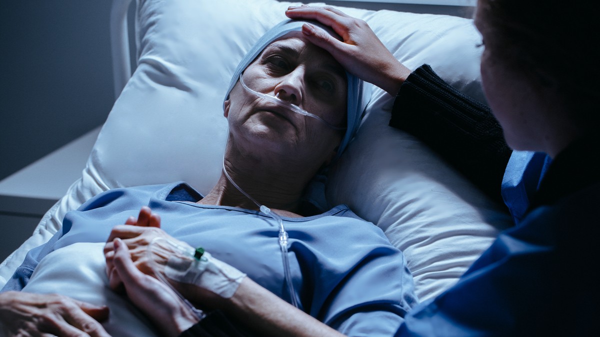 Medicinska sestra navodi 12 znakova da se telo gasi i sprema za smrt