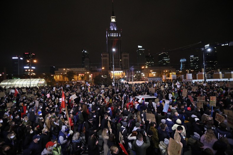 Uczestnicy protestu pod hasłem "Na Warszawę!" w centrum stolicy.