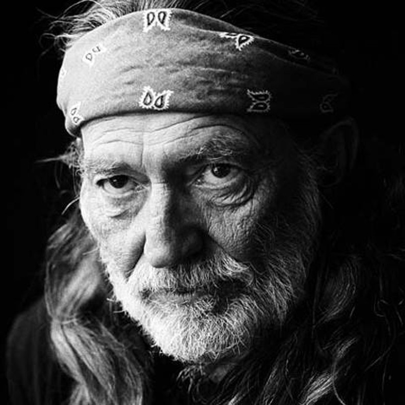 Willie Nelson wciąż nagrywa i robi to niezwykle często. A – co najważniejsze – w więcej niż przyzwoity sposób. W ciągu ostatnich trzech lat pojawiły się aż cztery wydawnictwa sygnowane jego nazwiskiem. Dochodzą do tego płyta koncertowa, składanki i kolaboracje