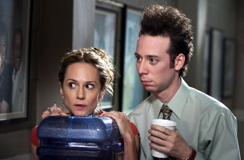 Kevin Susman nekada Seriju su začinili i sporedni likovi, koji se pojavljuju s vremena na vreme. Kevin Susman tumači jednog od njih. Ovaj glumac glumi vlasnika strip prodavnice Stjuarta Bluma.  "Stjuart" danas