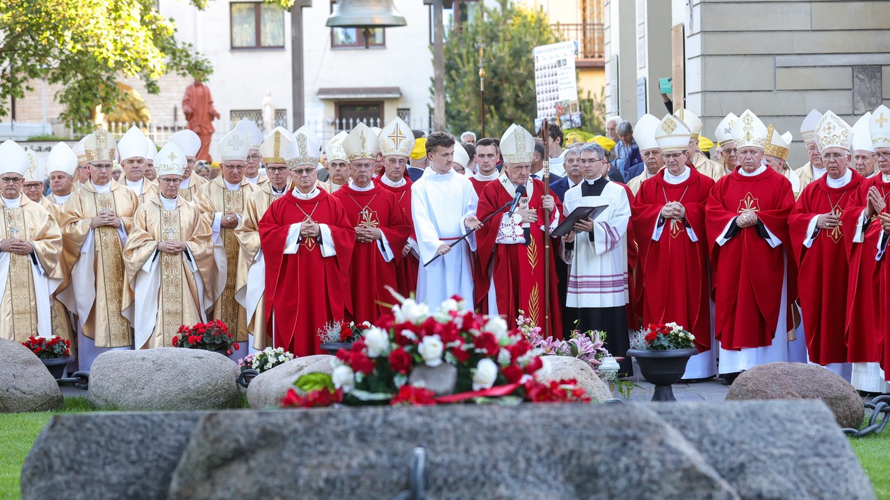 Luksusowe nieruchomości i tysiące hektarów ziemi. Oto majątek polskich diecezji
