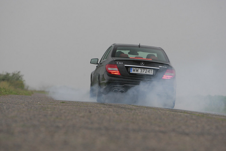 Test Mercedesa C63 AMG: jak jeździ diabelski rydwan