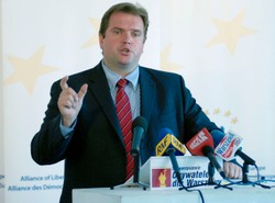 Piskorski: Tusk zraża do siebie ludzi