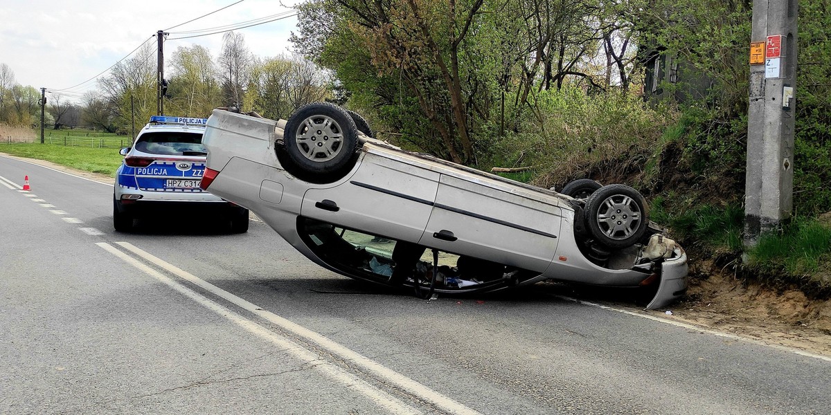 Wypadek w Cieciszewie. Kierowca uciekł, a potem... wrócił