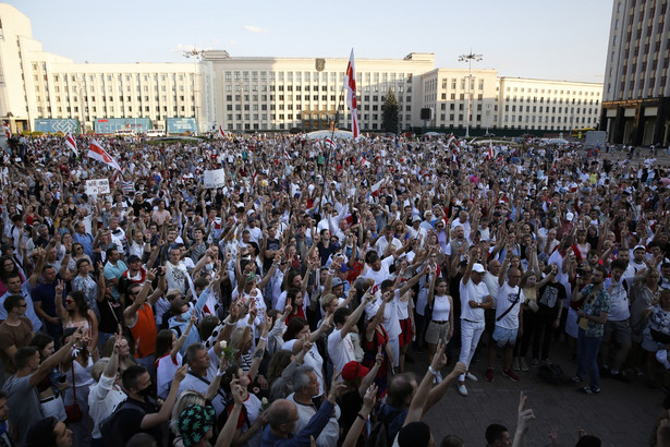 Manifestacja przed siedzibą parlamentu białoruskiego