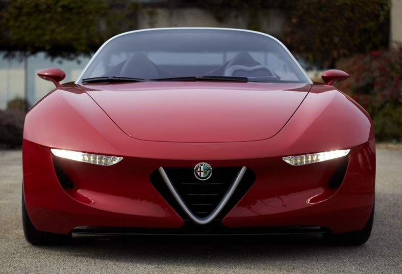 Alfa Romeo 2uettottanta – co za nazwa, co za auto!