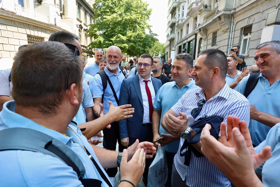 Aleksandar Vučić sastao se danas sa predstavnicima zaposlenih u Gradskom saobraćajnom preduzeću "Beograd" (GSP) u zgradi Predsedništva Srbije