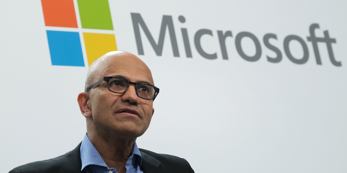 Microsoft wprowadza możliwość stałej pracy zdalnej. Na zdjęciu CEO firmy Satya Nadella