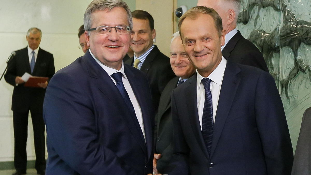 Premier Donald Tusk we wtorek złożył dymisję na ręce prezydenta Bronisława Komorowskiego. Prezydent ma przyjąć ją w czwartek o godz. 14.