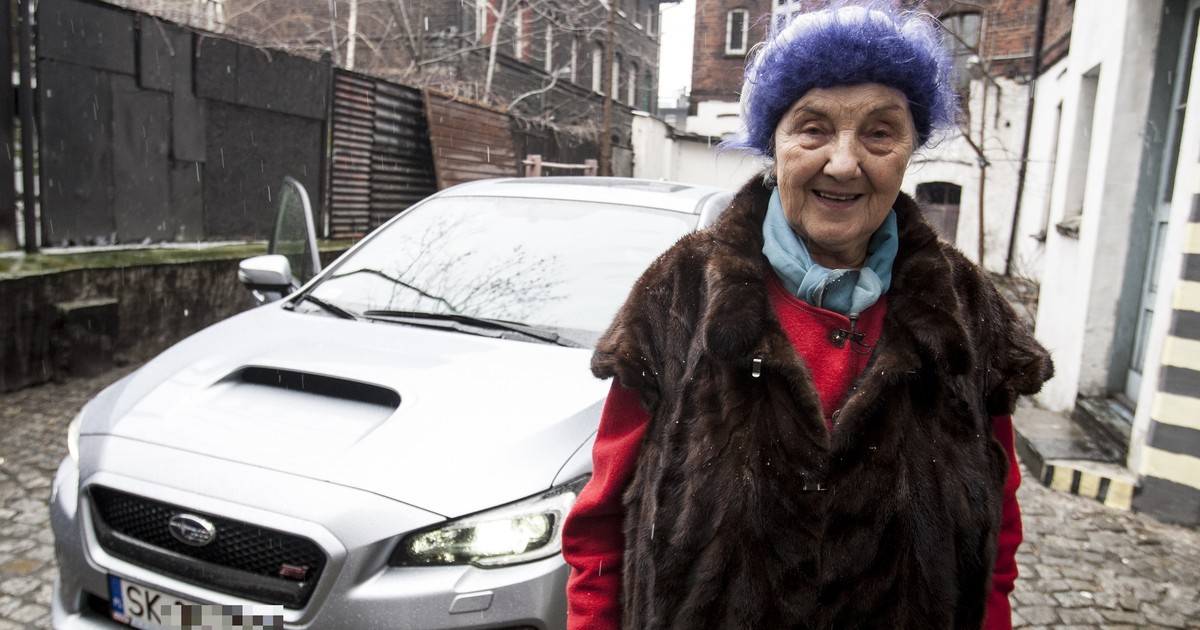 Pani Michalina ma 81 lat i jedździ subaru