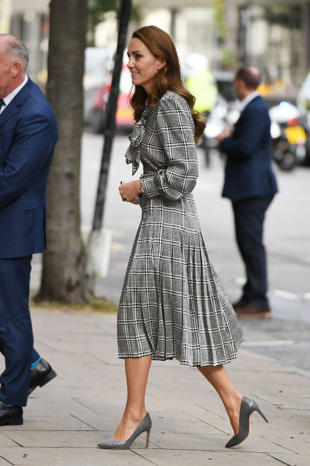 Kate Middleton na Uniwersytecie Londyńskim zachwyca kreacją z sieciówki