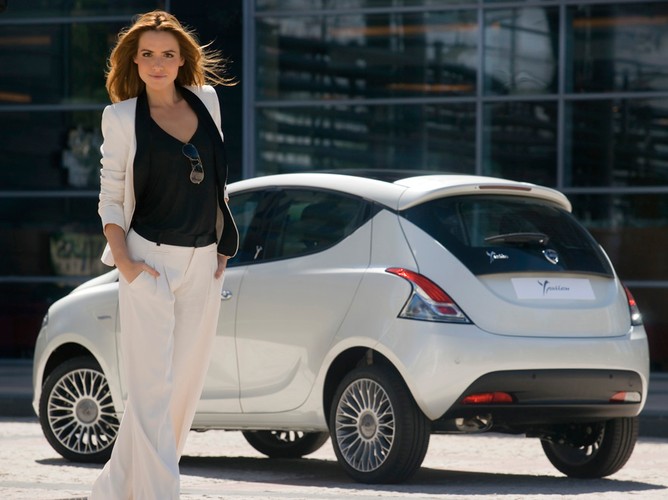 Marta Żmuda-Trzebiatowska to zagorzała miłośniczka marki Lancia - na co dzień jeździ modelem delta