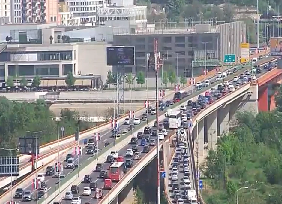 Velika kolona vozila na Gazeli