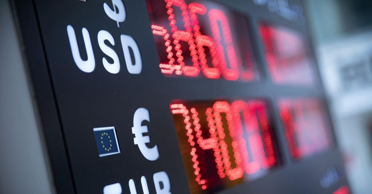  Złoty traci. Ile kosztują dolar i euro? 29.07.2024