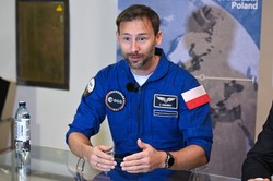 Polak leci w kosmos. Kim jest Sławosz Uznański-Wiśniewski?