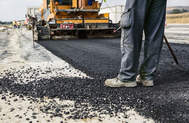 Czy wydatki na infrastrukturę drogową stanowią koszt podatkowy dla spółki realizującej inwestycję mieszkaniowo-usługową?