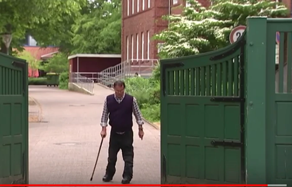 Klaus Brinjes je jedno od 100.000 dece žrtava nasilja u domu za hendikepiranu decu u Rotenburgu u periodu 1945-1975.