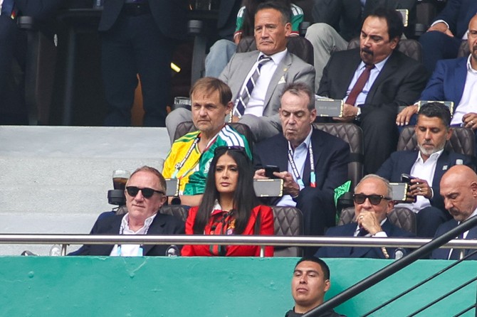 Salma Hajek i njen suprug Fransoa Anri - Pino na stadionu u Meksiku