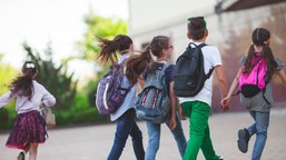 800 plus tylko dla polaków? oto, co społeczeństwo myśli o świadczeniac