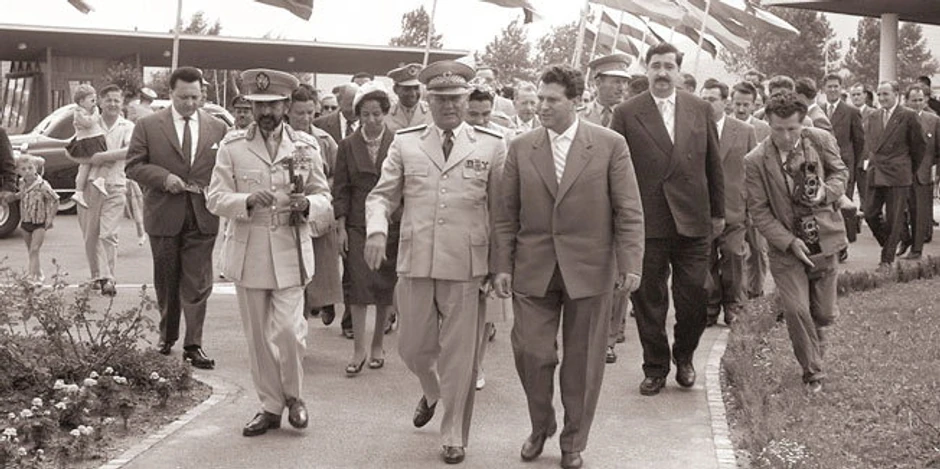 "Osoba koja se danas predstavlja kao maršal Tito u stvari nije pravi Josip Broz Tito, već da je reč o ruskom agentu koji je ukrao njegov identitet 1937. godine"