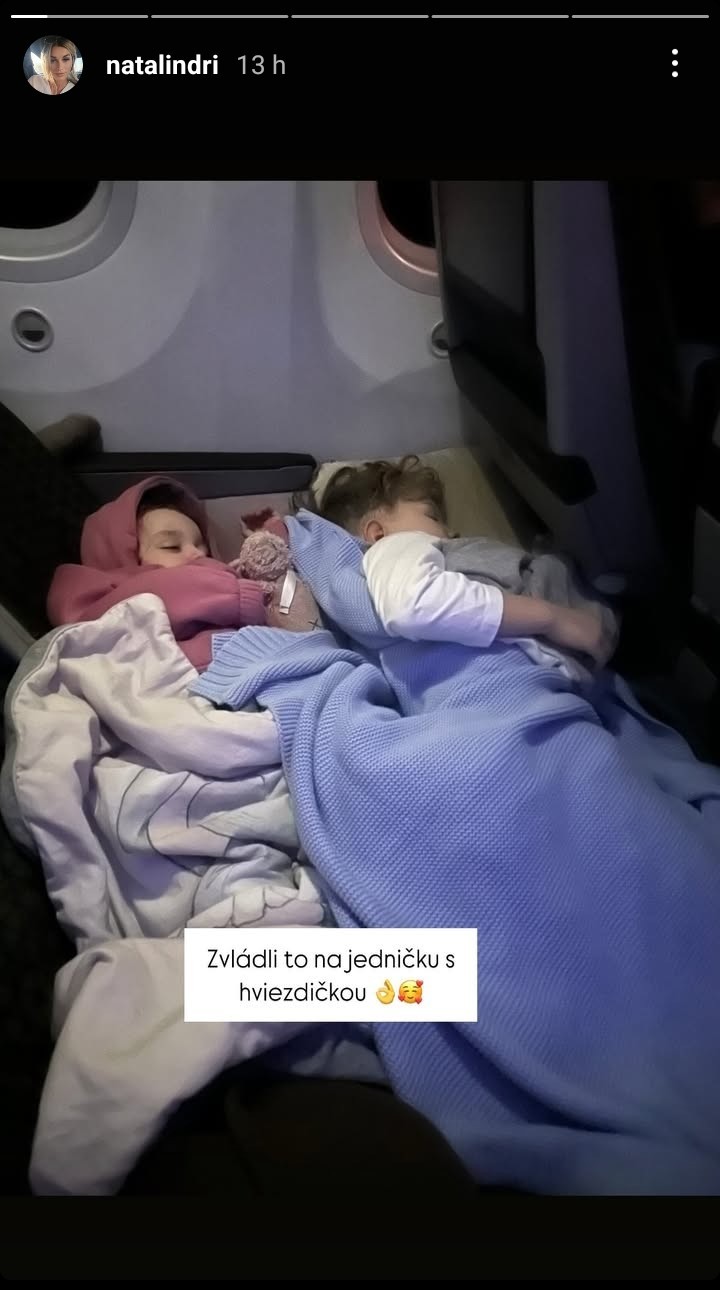Deti Atillu a Natálii Végh zvládli 12 hodinový let bez problémov.