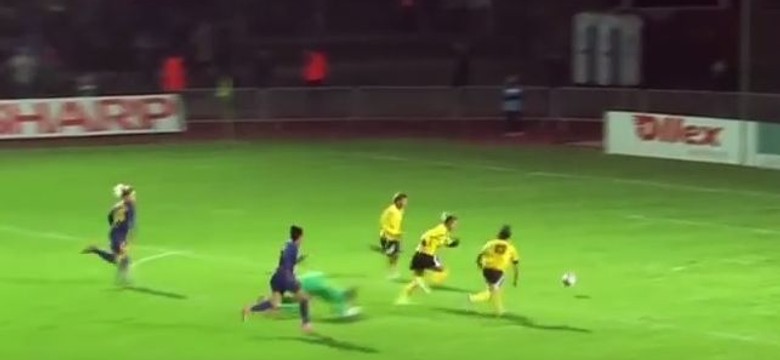 Hit internetu! Trzy kobiety, piłka, pusta bramka i... sami zobaczcie, co się stało [WIDEO]