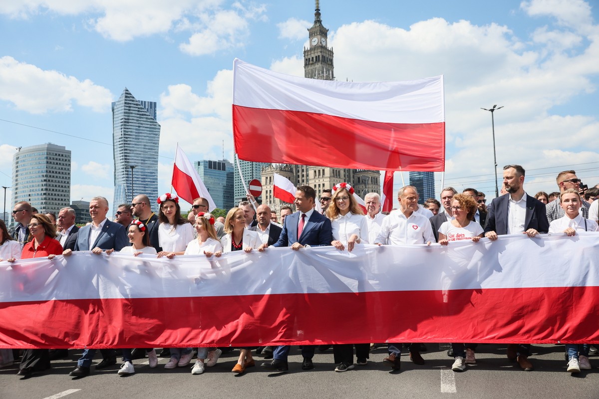 Dwa wielkie marsze poparcia przeszły przez Warszawę przed wyborami prezydenckimi 2025