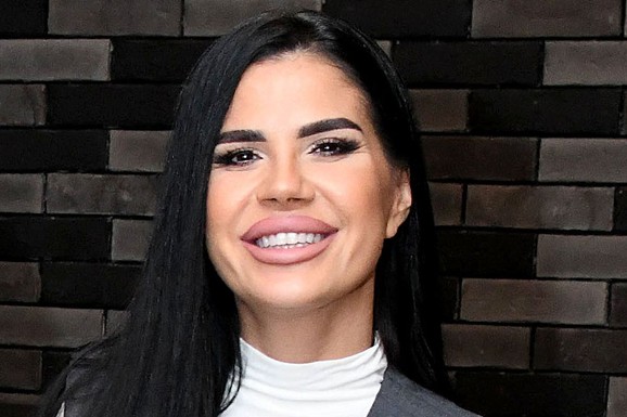 "DA LI JE ODMOR ILI UMOR?" Žena srpskog pevača pokazala kako zapravo izgleda LETOVANJE SA DECOM i komentarima se ne vidi kraj: Spominje tuče i padove (FOTO)